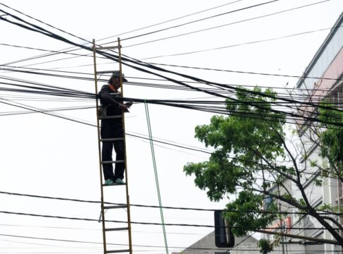 Pemerintah Kota Bandung terus melakukan penertiban kabel udara. Hal itu dilakukan untuk mempercantik estetika kota Bandung -Ist-