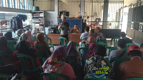 Caption: Anggota DPRD dari PDIP Dalijo menggelar reses