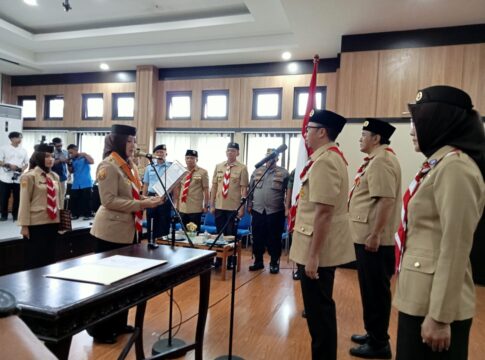 Ket foto : Ketua Kwarda Pramuka Provinsi Jawa Barat Atalia Praratya, saat melantik Wali Kota Tasikmalaya Viman Alfarizi sebagai Mabicab Gerakan Pramuka Kota Tasikmalaya (fokusjabar/Seda)