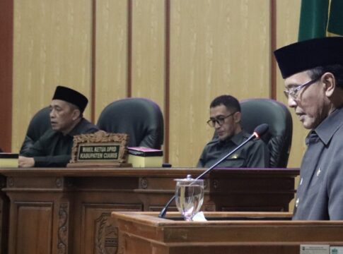 Ketpot: Bupati Ciamis Herdiat Sunarya saat rapat di DPRD