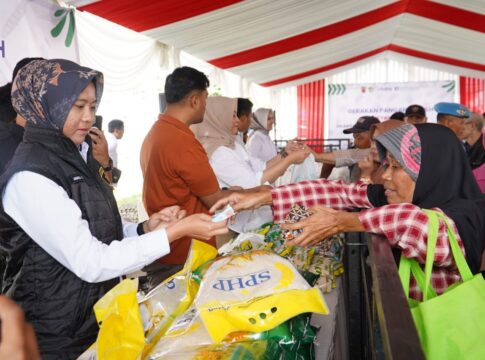 Ket foto : Perum Bulog Ciamis bersinergi dengan sejumlah Polres di wilayah Priangan Timur, menggelar GPM di berbagai tempat (fokusjabar/Seda)