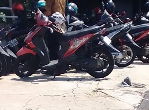 Ketpot: Tempat parkir di SMPN 2 Cihaurbeuti Ciamis yang retak akibat pergerakan tanah