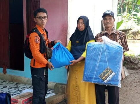 BPBD Ciamis Salurkan Bantuan untuk Warga Terdampak Rumah Ambruk dan Pohon Tumbang
