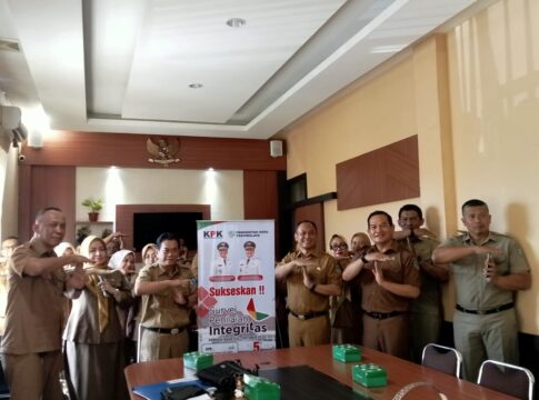 Ket foto : Sosialisasi Persiapan Survei Penilaian Integritas (SPI) dari KPK RI bersama Sekda Asep Goparullah, di OPD Perwaskim Kota Tasikmalaya (fokusjabar/Seda)