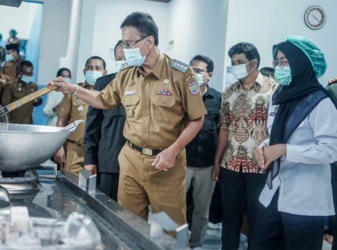 Ketpot: Bupati Ciamis Herdiat Sunarya saat meresmikan dapur MBG Mekarsari Panjalu