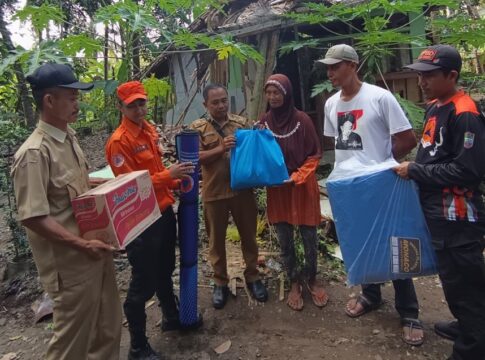 Ketpot: Rumah warga ambruk Penkab Ciamis berikan bantuan
