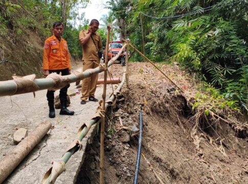 Ketpot: TPT pinggir jalan di wilayah Desa Pasirnagara Pamarican Ciamis yang ambrol