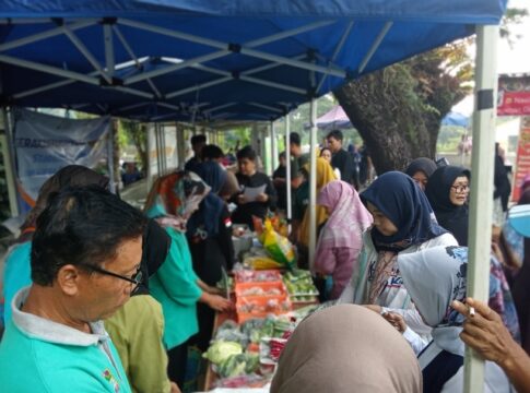 Ketpot: Warga di Kelurahan Ciamis serbu gerakan pasar murah (GPM) yang di gelar Pemkab Ciamis