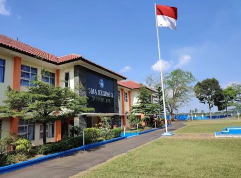 Ket foto : Kampus SMA Negeri 3 Kota Tasikmalaya, yang berlokasi di Jalan Kolonel Basyir Surya Kelurahan Sukanagara Kec.Purbaratu Kota Tasikmalaya (ist)