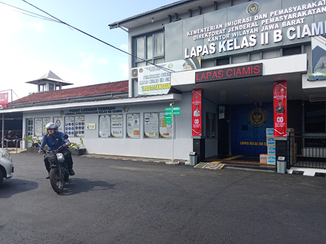 Ketpot: Halaman parkir depan gedung Lapas Kelas II Ciamis kondisi nya saat ini sangat nyaman