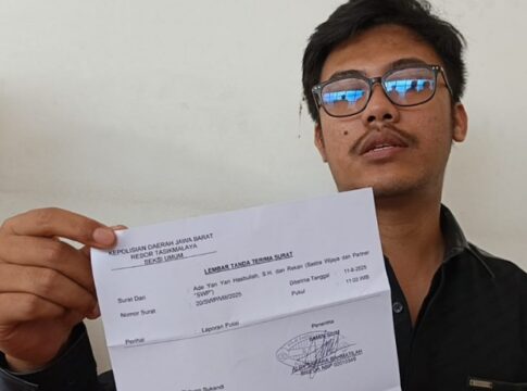 Firman Nurhakim, Kuasa Hukum SG, mengemukakan, kedatangannya ke Polres Tasikmalaya untuk melaporkan Bupati Tasikmalaya Cecep Nurul Yakin atas dugaan tindak pidana pemerasan.