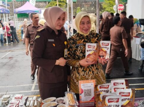 Kejari Ciamis Hadirkan Sembako Murah, Warga Serbu Halaman Kejaksaan