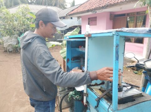 Poto: Penjual Putu Ayu di Legokjawa, Pangandaran