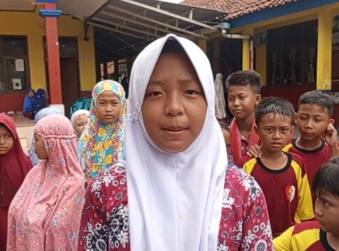 Poto: Siswi kelas VI SD Negeri 1 Jangraga Pangandaran, Rere Vanya Caroline