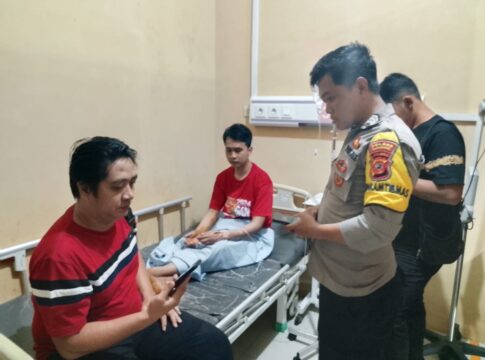 Poto; kondisi Slseorang pria asal Garut yang mengaku terseret ombak di Pantai Madasari