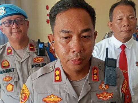 Poto: Kapolres Pangandaran AKBP Andri Kurniawan saat di wawancarai wartawan.