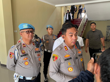 Poto; Kapolres Pangandaran AKBP Andri Kurniawan saat wawancara dengan sejumlah wartawan