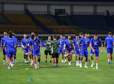 Persib Kembali Berlatih, Andrew Jung Absen Karena Kelelahan