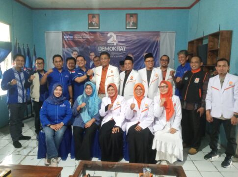 Foto Bersama Pengurus DPD PKS Ciamis Bersama Pengurus DPC Demokrat Ciamis di Kantor DPC Demokrat Ciamis
