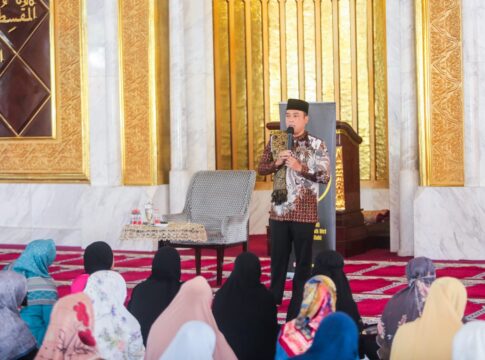 Wakil Wali Kota Bandung Erwin pada kegiatan Pengajian Muslimah 