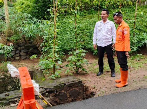 Ketpot: Jalan amblas di wilayah Desa Bangunharja Cisaga Ciamis
