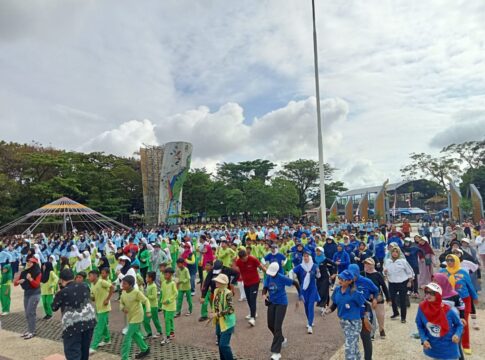 Ket foto : Ratusan Peserta mengikuti Senam Sehat di Taman Dadaha Tasikmalaya, Untuk Memeriahkan Haornas Ke-42 Tahun 2025 tingkat Kota Tasikmalaya (fokusjabar/Seda)