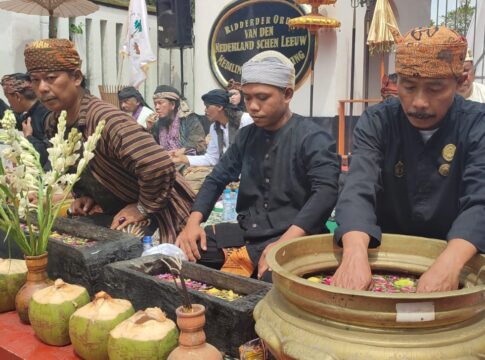 Ketpot: Prosesi Jamasan Pusaka peninggalan Kerajaan Galuh Ciamis