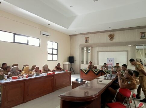 Ket foto : Wakil Wali Dicky Candra, Saat memaparkan materi Sosialisasi korupsi di Dinas Lingkungan Hidup di Aula Utama Komplek Bale Wiwitan Kota Tasikmalaya (fokusjabar/Seda)