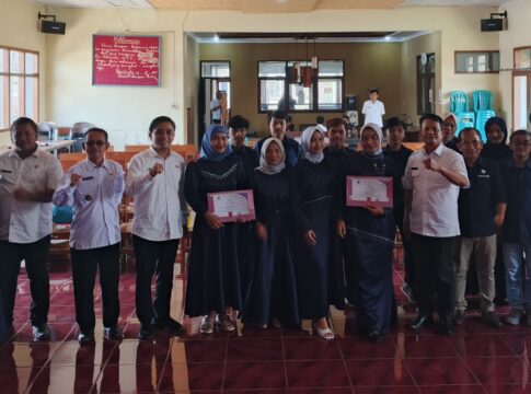 Ketpot: Peserta pelatihan kompetensi mejahit saat Poto bersama
