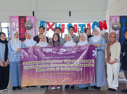 Ket foto : Pelajar Peserta Pelatihan Videografi Smartphone foto bersama para pemateri dan fasilitator di Kampus UPI Tasikmalaya (fokusjabar/Seda)