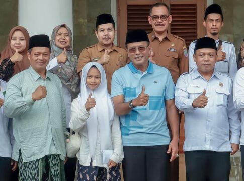 Ketpot: Nida santriwati yang akan mengikuti MQK Internasional bersama Bupati Ciamis Herdiat Sunarya beserta jajaran dan tokoh ulama Ciamis