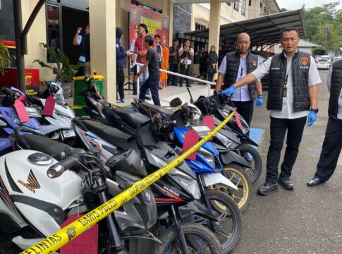 Ket foto : Barang Bukti puluhan Motor dari Pelaku R dan FH telah diamankan di Mako Polres Tasikmalaya (fokusjabar/Seda)