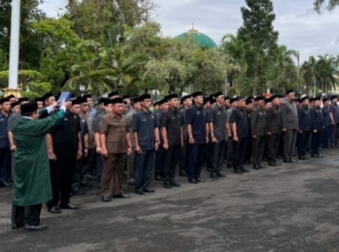 Keterangan Foto: Ratusan pejabat di lingkup Pemkab Ciamis ketika dilantik dan disumpah, Senin (08/09/2025) di halaman Pendopo Bupati Ciamis.
