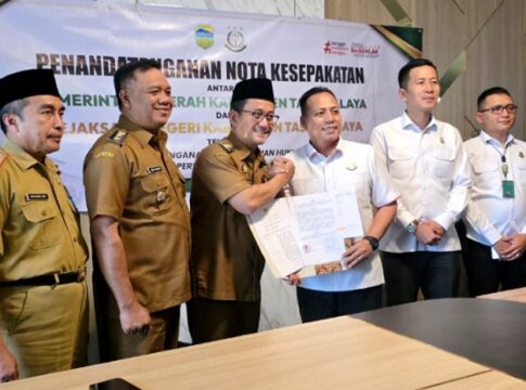 Bupati Tasikmalaya H. Cecep Nurul Yakin dan Kepala Kejaksaan Negeri Kabupaten Tasikmalaya, Agus Khausal Alam, SH, MH, bersepakat mengawal laju pembangunan daerah berkesesuaian hukum dan aturan.