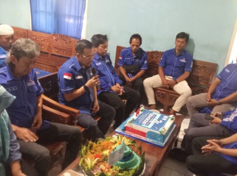 Ketua DPC Demokrat Ciamis Anjar Asmara bersama jajaran Pengurus Peringati HUT Partai ke 24 Tahun