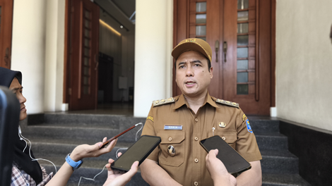 Wakil Wali Kota Bandung, Erwin akan menindak tegas pelaku praktik pungutan liar (pungli) parkir di atas batas wajar. Pihaknya pun akan turun langsung ke lokasi dan tidak segan membawa kasus ini ke ranah hukum.
