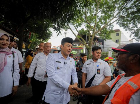 Wakil Wali Kota Bandung Erwin Saat Meninjau Langsung Lokasi Pungutan Liar (Pungli) Parkir di Jalan Balonggede Kota Bandung Rabu (8/10/2025)- Ist-