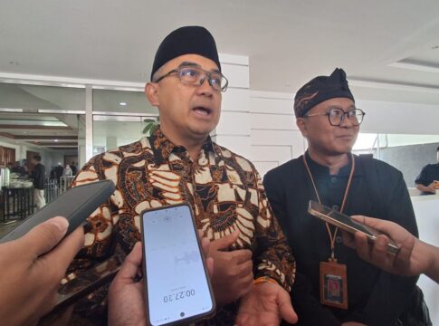 Wali Kota Bandung Muhammad Farhan di Hotel Savoy Homann Kota Bandung Kamis (16/10/2025)