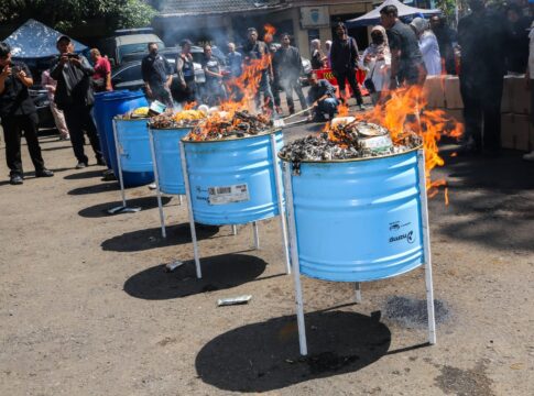 Polrestabes Bandung Musnahkan 2,7 juta Butir Obat Terlarang di halaman Satres Narkoba Polrestabes Bandung, Jalan Sukajadi No.141, Cipedes, Kecamatan Sukajadi, Kota Bandung, Kamis, (23/10/2025) -Ist-