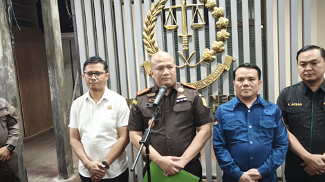 Kepala Kejaksaan Negeri (Kajari) Bandung, Irfan Wibowo, Saat konferensi pers di Kantor Kejari Bandung, Kamis (30/10/2025) Kepala Kejaksaan Negeri (Kajari) Bandung, Irfan Wibowo, Saat konferensi pers di Kantor Kejari Bandung, Kamis (30/10/2025)