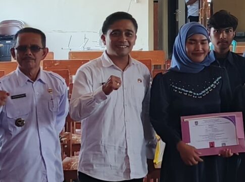 Ketpot: Kadis Tenaga Kerja Kabupaten Ciamis Dase (Tengah)