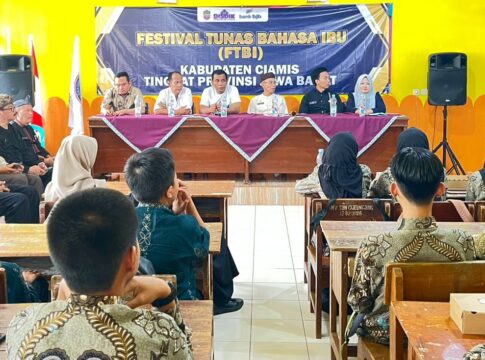 Ketpot: Bupati Ciamis Herdiat Sunarya saat launching kampung Zakat Desa Neglasari Pamarican