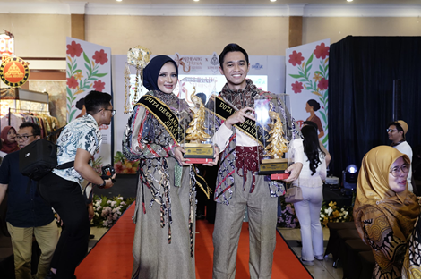 Ket foto : Duta Dekranasda Kota Tasikmalaya Salzha Aulia Putri dan Teuku Raya Mahesa, Raih Juara I pada Pemilihan Duta Dekranasda Tingkat Provinsi Jawa Tahun 2025 di Kota Bandung (ist Dekranasda Kota Tasikmalaya)