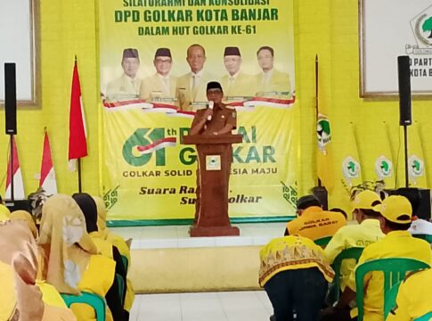 Caption: Wali Kota Banjar Sudarsono memberikan sambutan saat acara di DPD Partai Golkar Kota Banjar