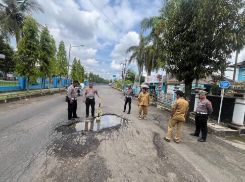 Caption: Polres Banjar dan Pemkot Banjar Tinjau Jalan Mayjen Lili Kusumah Caption: Polres Banjar dan Pemkot Banjar Tinjau Jalan Mayjen Lili Kusumah