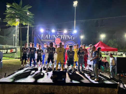 Ket foto : Management skuad Persikotas FC, lakukan launching Tim dan jersey di lapangan futsal Indosoccernesia Siloka Tasikmalaya (fokusjabar/Seda) Ket foto : Management skuad Persikotas FC, lakukan launching Tim dan jersey di lapangan futsal Indosoccernesia Siloka Tasikmalaya (fokusjabar/Seda)