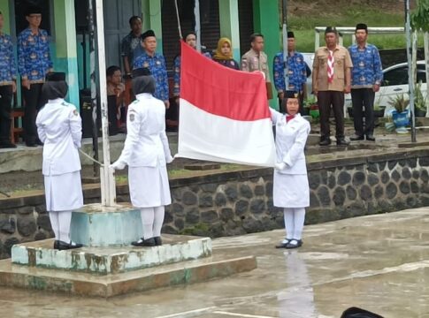 Ketpot: Peserta upacara hari pemuda di kecamatan Pamarican Kabupaten Ciamis Ketpot: Peserta upacara hari pemuda di kecamatan Pamarican Kabupaten Ciamis