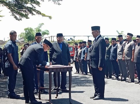 Ket foto : Wali Kota Viman Alfarizi Ramadhan, lantik ratusan pejabat di lingkungan Pemerintah Kota Tasikmalaya di halaman Kantor BKPSDM (fokusjabar/Seda) Ket foto : Wali Kota Viman Alfarizi Ramadhan, lantik ratusan pejabat di lingkungan Pemerintah Kota Tasikmalaya di halaman Kantor BKPSDM (fokusjabar/Seda)