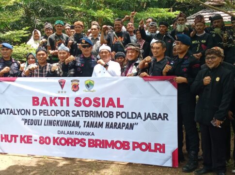 Ketpot: Kegiatan penanaman pohon Durian di Situs Cagar Budaya Ciungwanara Karangkamulyan Ciamis