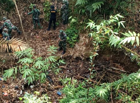 Ketpot: Kegiatan bersih bersih saluran irigasi Nagawiru